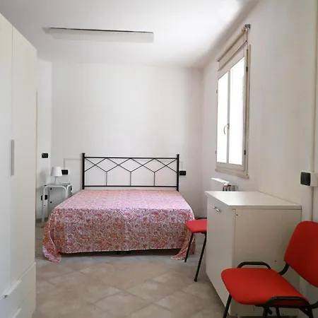 N306 - Numana, Comodo Trilocale Con Corte * Numana