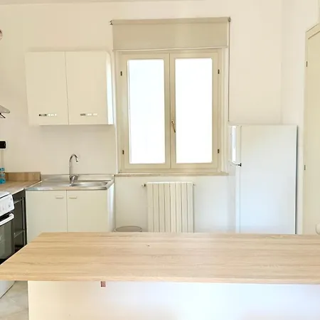 Apartamento N306 - Numana, Comodo Trilocale Con Corte